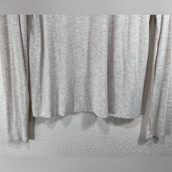 Cabi #3226 Long Sleeve Cowl Neck Lightweight Top in Oatmeal Women’s Medium - Picture 7 of 13